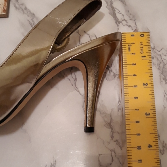 Antonio Melani Leather Gold Sling Back Heels - Picture 6 of 7